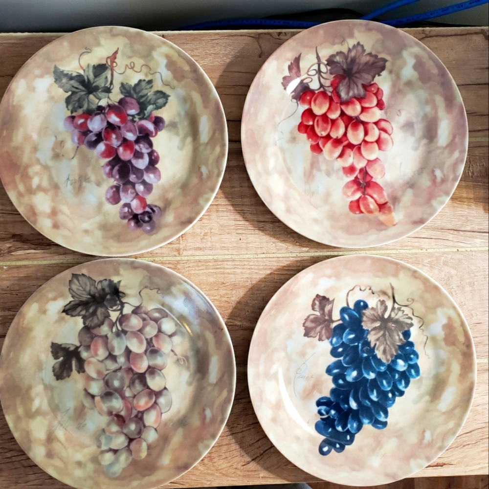 #549 Set Of 4 Godinger Cake Salad Plates Grape Motif Design 7.5 Diameter